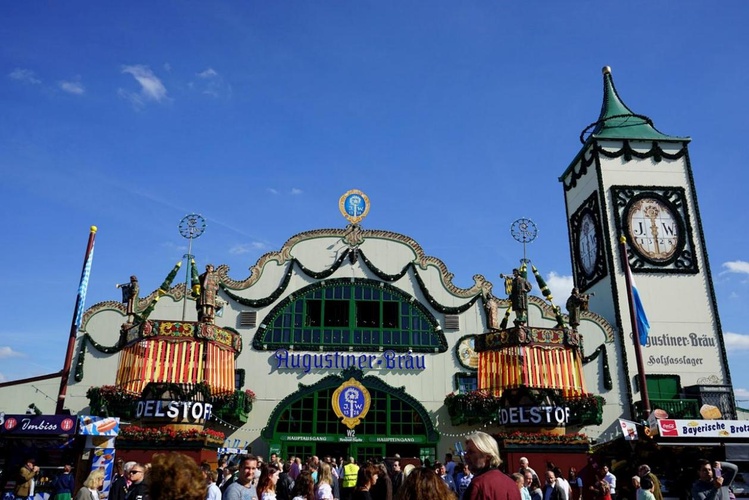 Augustiner-Festhalle auf dem Oktoberfest in München
