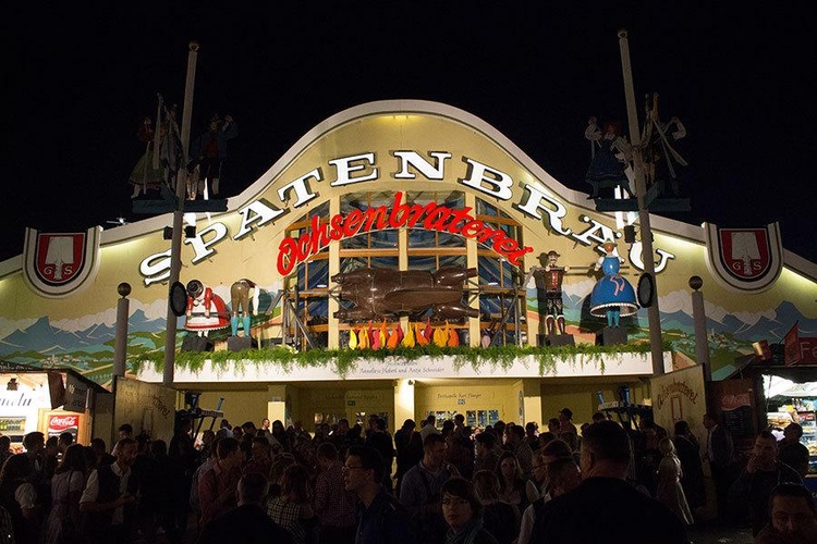 Ochsenbraterei auf dem Oktoberfest in München