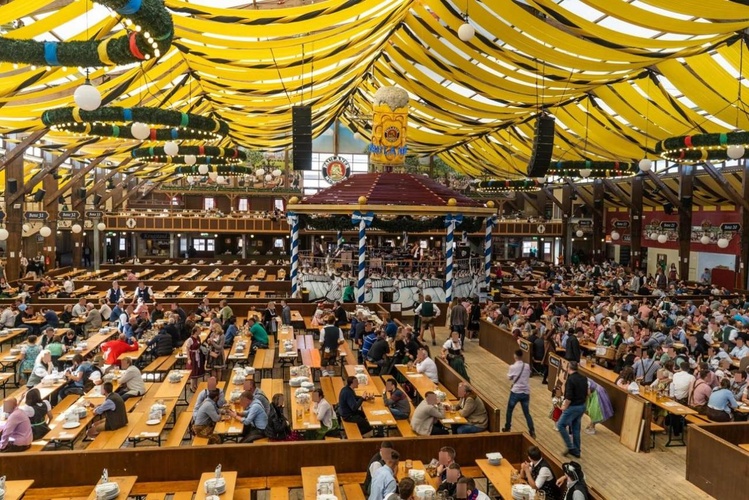 Paulaner Festzelt auf dem Oktoberfest in München
